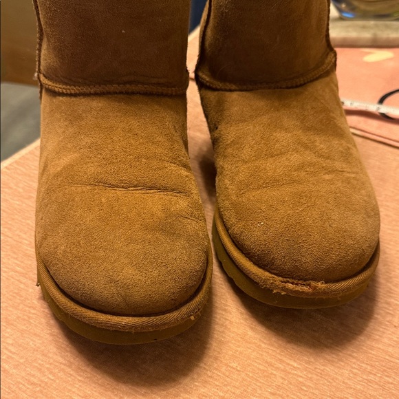 UGG Tan - Picture 7 of 7